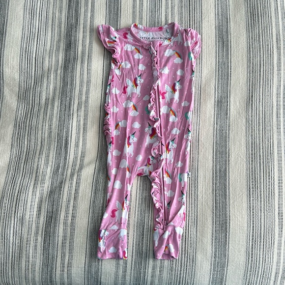Bums & Roses (formerly Little Bum Bums) Unicorn Bamboo Romper short sleeve - Picture 2 of 5